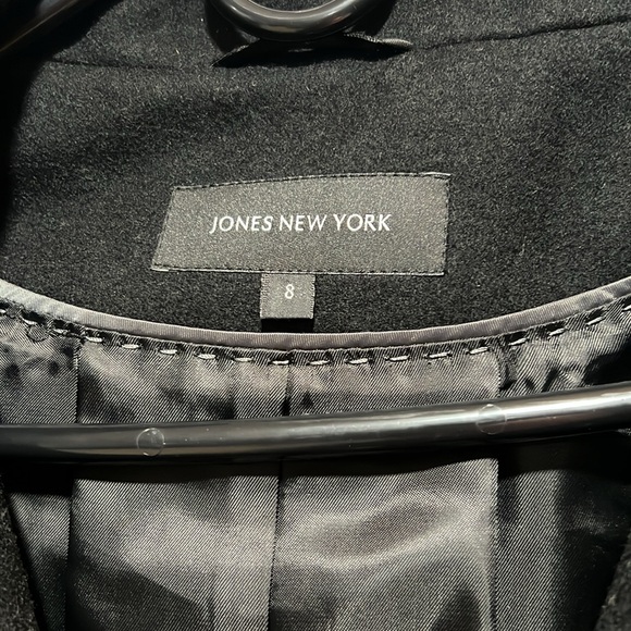 *** Woman’s peak coat - Picture 2 of 4